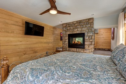 Splendid Cabin with Indoor Pool, Spa and Game Room in Tennessee - Gatlinburg, Tennessee - glamping.directory