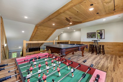 Splendid Cabin with Indoor Pool, Spa and Game Room in Tennessee - Gatlinburg, Tennessee - glamping.directory