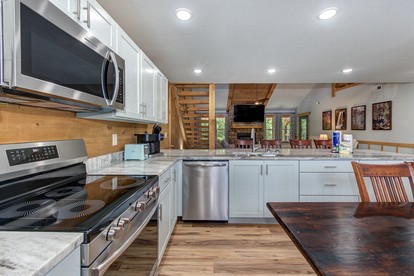 Splendid Cabin with Indoor Pool, Spa and Game Room in Tennessee - Gatlinburg, Tennessee - glamping.directory