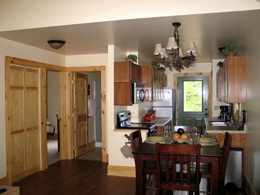 Luxury Log Cabin Rental with Forest Views near Asheville, North Carolina - Hendersonville, North Carolina - glamping.directory