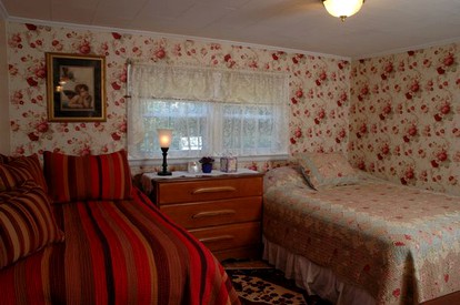 Waterfront Cottage near Big Indian Wilderness in Saugerties, New York - Saugerties, New York - glamping.directory