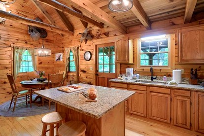 Cozy Log Cabin for an Ohio Outdoor Adventure near Hocking Hills State Park - New Plymouth, Ohio - glamping.directory