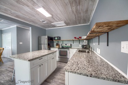 Amazing Vacation Rental with River Access and Kayaks for Memorable Family Vacations in Canyon Lake, Texas - Canyon Lake, Texas - glamping.directory