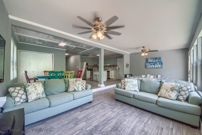Amazing Vacation Rental with River Access and Kayaks for Memorable Family Vacations in Canyon Lake, Texas - glamping.directory
