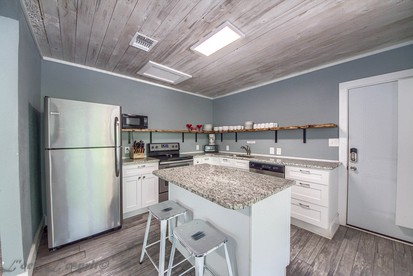 Amazing Vacation Rental with River Access and Kayaks for Memorable Family Vacations in Canyon Lake, Texas - Canyon Lake, Texas - glamping.directory