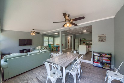 Amazing Vacation Rental with River Access and Kayaks for Memorable Family Vacations in Canyon Lake, Texas - Canyon Lake, Texas - glamping.directory