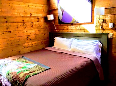 Charming Cottage Retreat with a Wood-Burning Fireplace in Wellfleet, Massachusetts - Wellfleet, Massachusetts - glamping.directory