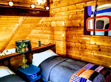 Charming Cottage Retreat with a Wood-Burning Fireplace in Wellfleet, Massachusetts - Wellfleet, Massachusetts - glamping.directory