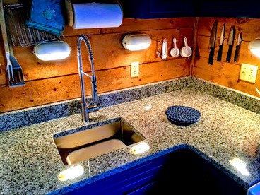 Charming Cottage Retreat with a Wood-Burning Fireplace in Wellfleet, Massachusetts - Wellfleet, Massachusetts - glamping.directory