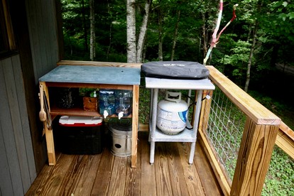 Off Grid Tiny Cabin Ideal for Couples in Burnsville, North Carolina - Burnsville, North Carolina - glamping.directory