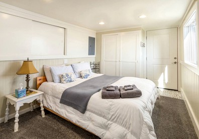 Glorious Whidbey Island Accommodation on Double Bluff Beach - Freeland, Washington - glamping.directory