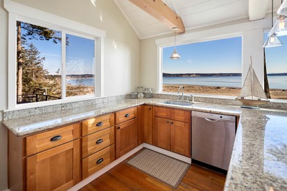 Glorious Whidbey Island Accommodation on Double Bluff Beach - Freeland, Washington - glamping.directory