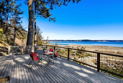 Glorious Whidbey Island Accommodation on Double Bluff Beach - Freeland, Washington - glamping.directory