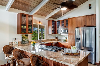 Stunning Bungalow with Ocean Views for Luxury Getaway on the Big Island of Hawaii - Kailua-Kona, Hawaii - glamping.directory