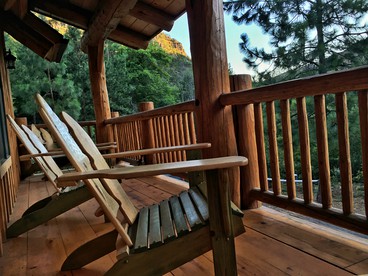 Stunning Log Cabin Rental with Breathtaking Views in Tygh Valley, Oregon - Tygh Valley, Oregon - glamping.directory