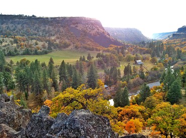 Stunning Log Cabin Rental with Breathtaking Views in Tygh Valley, Oregon - Tygh Valley, Oregon - glamping.directory