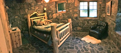 Stunning Log Cabin Rental with Breathtaking Views in Tygh Valley, Oregon - Tygh Valley, Oregon - glamping.directory