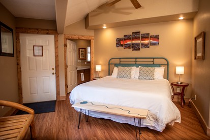Beautiful Secluded Cabin with a Hot Tub near Monarch Mountain in Colorado - Salida, Colorado - glamping.directory