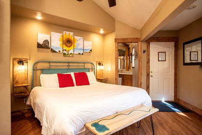 Beautiful Secluded Cabin with a Hot Tub near Monarch Mountain in Colorado - Salida, Colorado - glamping.directory