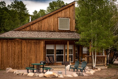 Beautiful Secluded Cabin with a Hot Tub near Monarch Mountain in Colorado - Salida, Colorado - glamping.directory