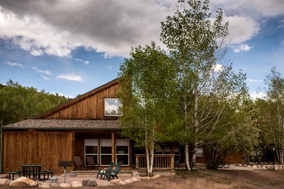 Beautiful Secluded Cabin with a Hot Tub near Monarch Mountain in Colorado - Salida, Colorado - glamping.directory