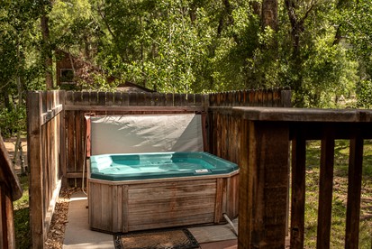 Beautiful Secluded Cabin with a Hot Tub near Monarch Mountain in Colorado - Salida, Colorado - glamping.directory