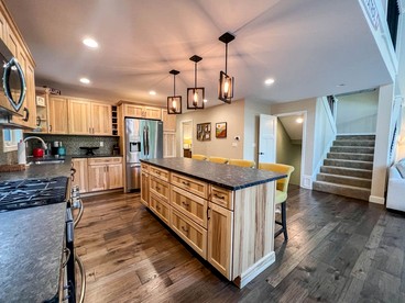 Impressive Cabin with Hot-Tub and Fire Pit Space in New Hampshire - Intervale, New Hampshire - glamping.directory