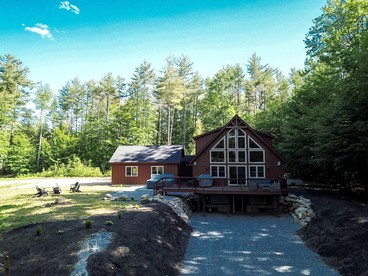 Impressive Cabin with Hot-Tub and Fire Pit Space in New Hampshire - Intervale, New Hampshire - glamping.directory