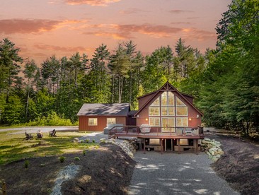 Impressive Cabin with Hot-Tub and Fire Pit Space in New Hampshire - Intervale, New Hampshire - glamping.directory