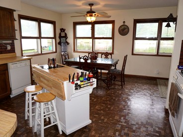 Spacious Family Cabin on Stunning Wixom Lake near Midland, Michigan - Hope, Michigan - glamping.directory