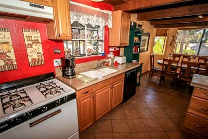 Large Family-Friendly Rental Surrounded by Forest near Meadow Park, California - Big Bear Lake, California - glamping.directory