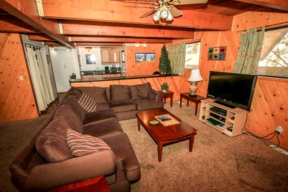 Large Family-Friendly Rental Surrounded by Forest near Meadow Park, California - Big Bear Lake, California - glamping.directory