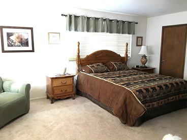 Large Family-Friendly Rental Surrounded by Forest near Meadow Park, California - Big Bear Lake, California - glamping.directory