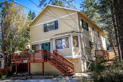 Large Family-Friendly Rental Surrounded by Forest near Meadow Park, California - glamping.directory
