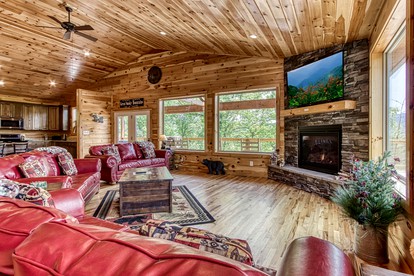 Secluded Rustic Cottage in Gatlinburg, Tennesee - Ideal Spot for a Family Vacation in the Great Smoky Mountains National Park - Gatlinburg, Tennessee - glamping.directory
