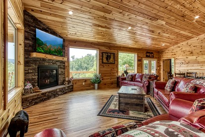 Secluded Rustic Cottage in Gatlinburg, Tennesee - Ideal Spot for a Family Vacation in the Great Smoky Mountains National Park - Gatlinburg, Tennessee - glamping.directory