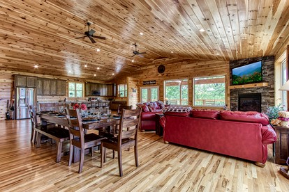 Secluded Rustic Cottage in Gatlinburg, Tennesee - Ideal Spot for a Family Vacation in the Great Smoky Mountains National Park - Gatlinburg, Tennessee - glamping.directory