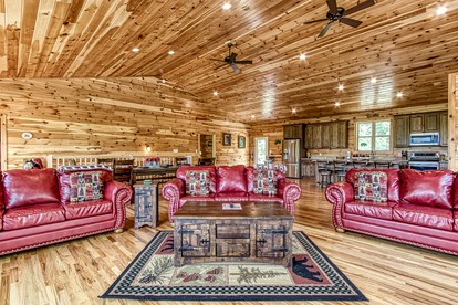 Secluded Rustic Cottage in Gatlinburg, Tennesee - Ideal Spot for a Family Vacation in the Great Smoky Mountains National Park - Gatlinburg, Tennessee - glamping.directory