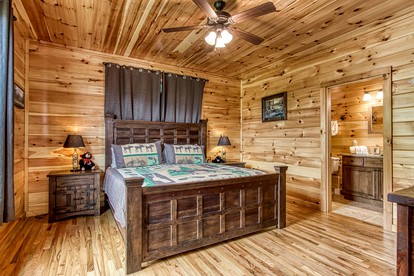 Secluded Rustic Cottage in Gatlinburg, Tennesee - Ideal Spot for a Family Vacation in the Great Smoky Mountains National Park - Gatlinburg, Tennessee - glamping.directory