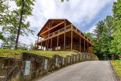 Secluded Rustic Cottage in Gatlinburg, Tennesee - Ideal Spot for a Family Vacation in the Great Smoky Mountains National Park - glamping.directory