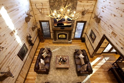 Delightful Unique Log Cabin Rental with Hot Tub near Oklahoma's Broken Bow Lake - Broken Bow, Oklahoma - glamping.directory