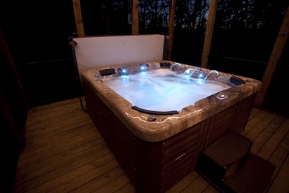 Delightful Unique Log Cabin Rental with Hot Tub near Oklahoma's Broken Bow Lake - Broken Bow, Oklahoma - glamping.directory