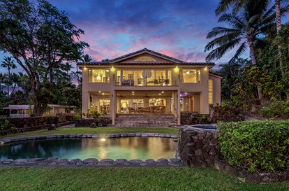 Spacious Deluxe Oceanfront Cottage near Kailua, Hawaii - glamping.directory