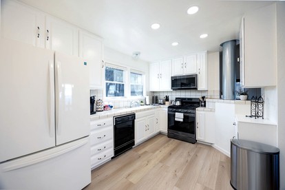 Stylish Beach House near Trails and Family Activities in Half Moon Bay near San Francisco, California - Montara, California - glamping.directory