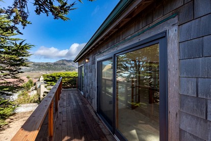 Stylish Beach House near Trails and Family Activities in Half Moon Bay near San Francisco, California - glamping.directory