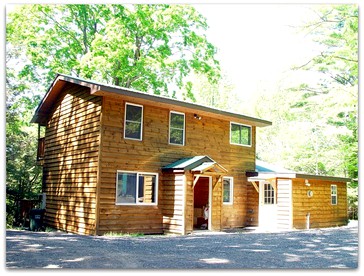 Romantic Cottage Rental with Hot Tub Outside Woodstock, New York - glamping.directory
