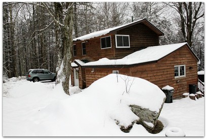 Romantic Cottage Rental with Hot Tub Outside Woodstock, New York - Bearsville, New York - glamping.directory
