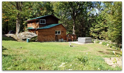 Romantic Cottage Rental with Hot Tub Outside Woodstock, New York - Bearsville, New York - glamping.directory