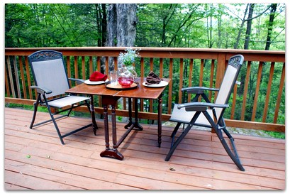 Romantic Cottage Rental with Hot Tub Outside Woodstock, New York - Bearsville, New York - glamping.directory
