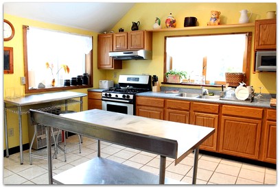 Romantic Cottage Rental with Hot Tub Outside Woodstock, New York - Bearsville, New York - glamping.directory